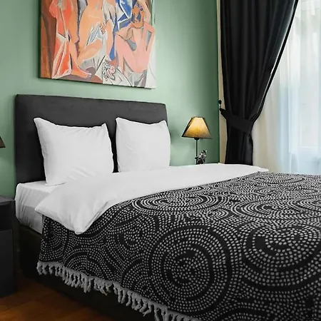 Spacious & Bright 3br Apt In The Heart Of The Apartman