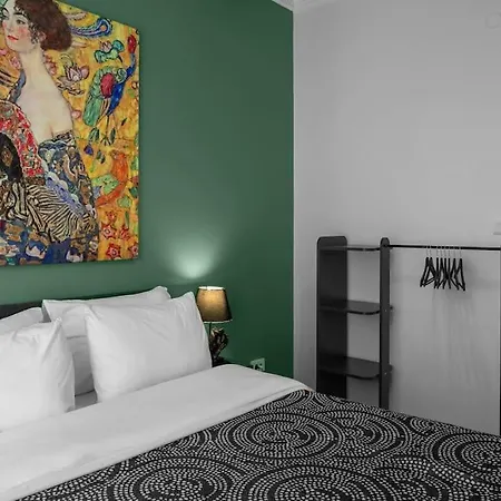 Spacious & Bright 3br Apt In The Heart Of The Apartman *