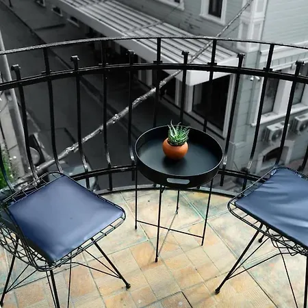 Spacious & Bright 3br Apt In The Heart Of The Isztambul