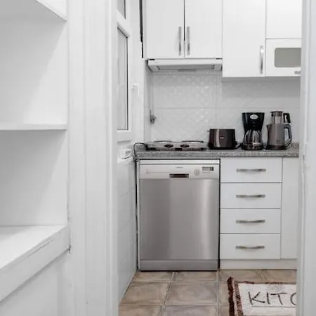 Spacious & Bright 3br Apt In The Heart Of The アパート *